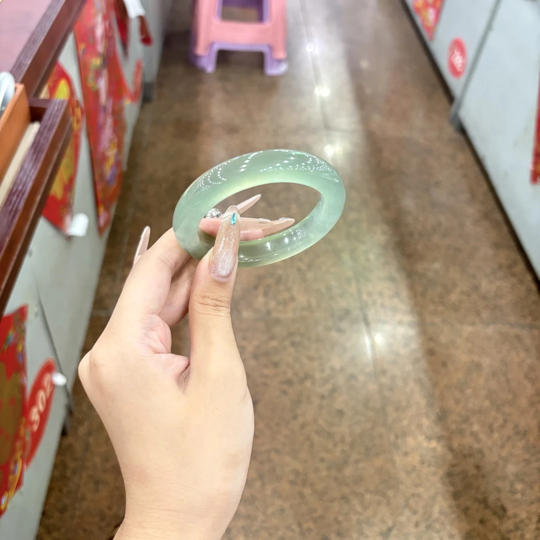 纯天然岫玉绿冰料高冰高透手镯水头颜色玉质超级好