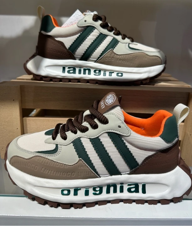 含辰生活2025春季经典拼接皮面休闲超轻软底舒适百搭潮鞋1062510