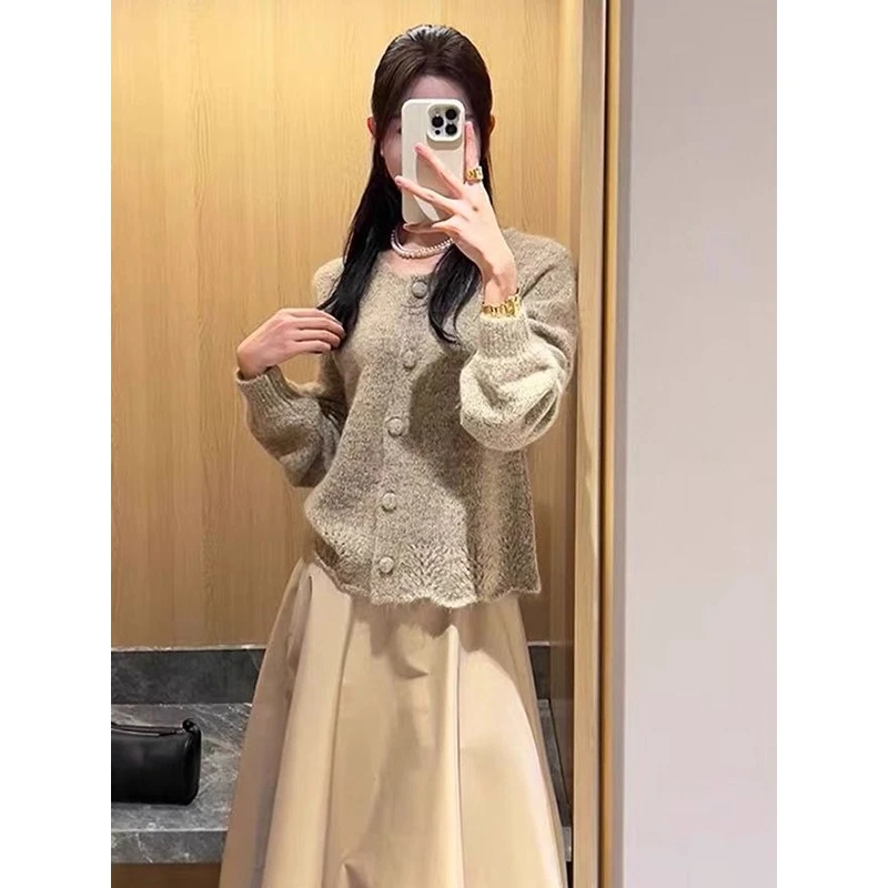 巨好看的早秋轻熟小香风圆领毛衣开衫女秋冬季慵懒风针织外套上衣