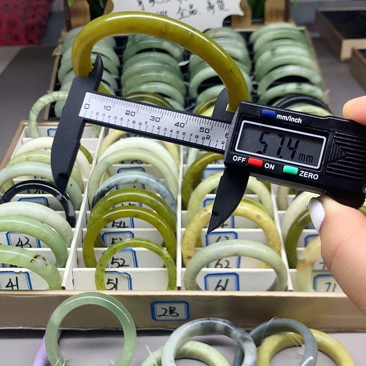 未镶嵌蛇纹石玉手镯49