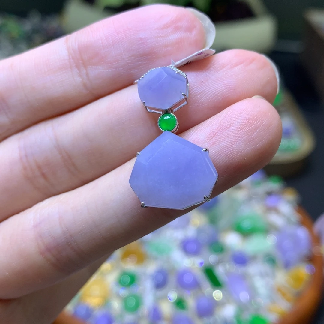 颈饰18K金镶嵌翡翠