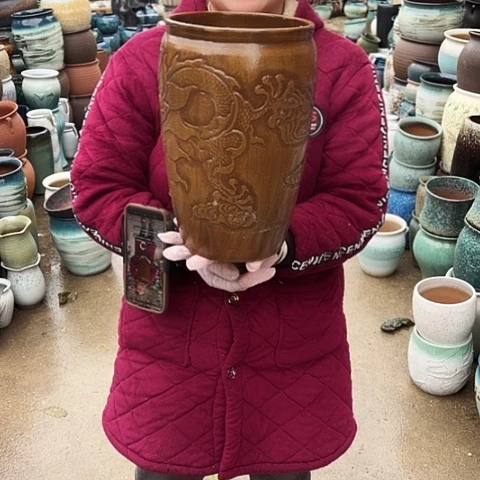 19口31高瑕疵盆子。