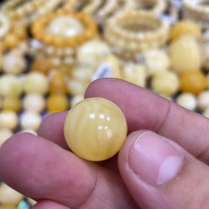 蜜蜡未镶嵌裸石16mm