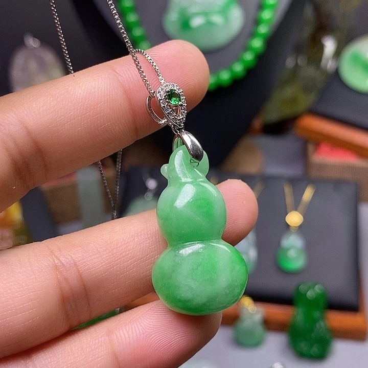 吊坠(赠链)未镶嵌翡翠