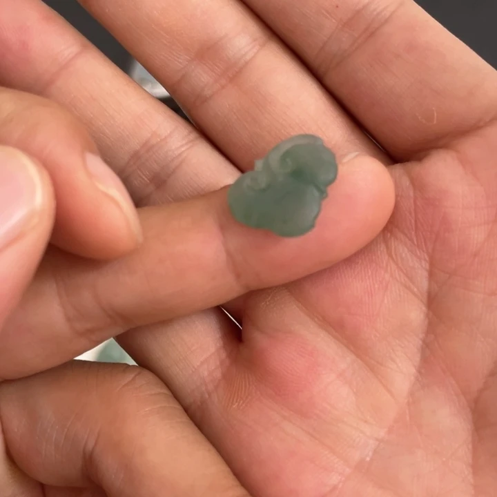 定制翡翠未镶嵌如意