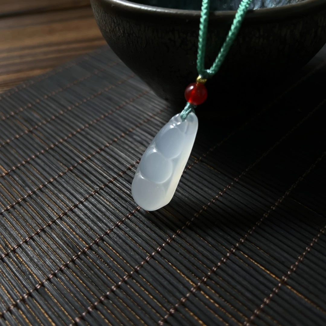 （新人福利）天然玛瑙福豆 精美白冰吊坠（精美简约）