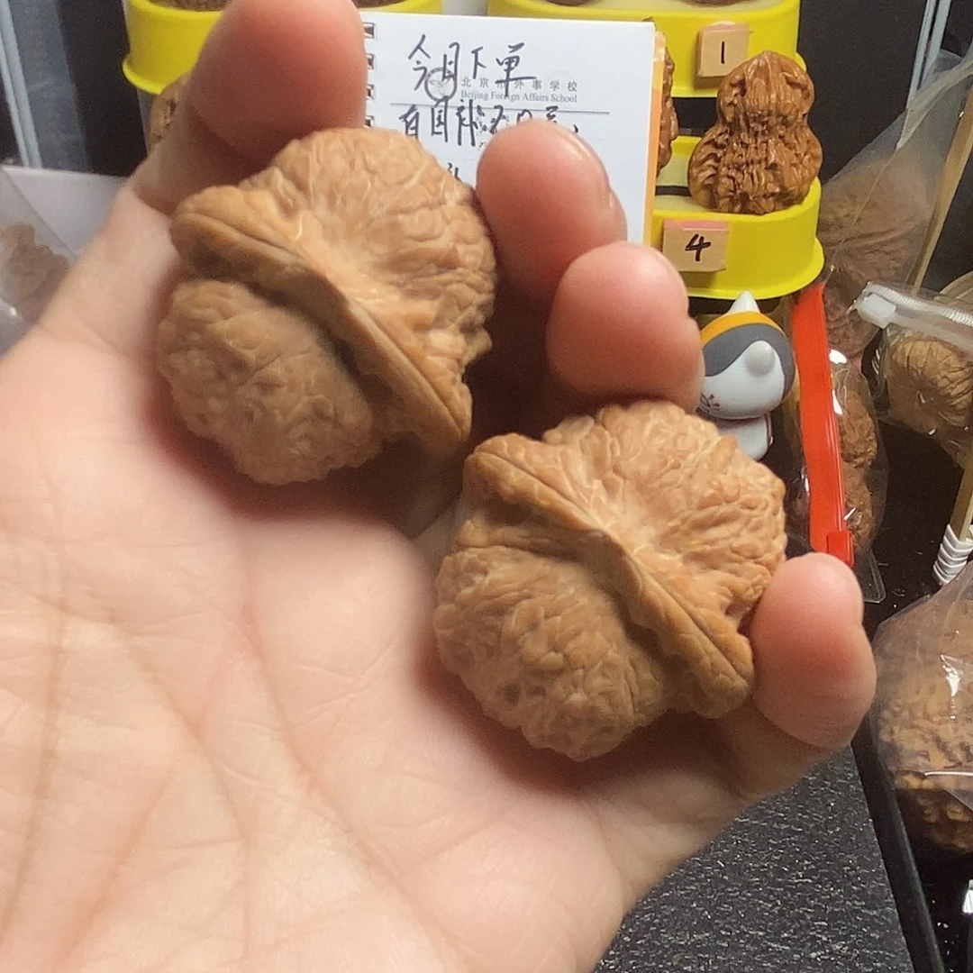 吊坠文玩核桃徐麒麟38尺肚有一点黄