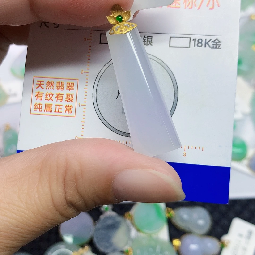 翡翠18K金镶嵌颈饰翡翠