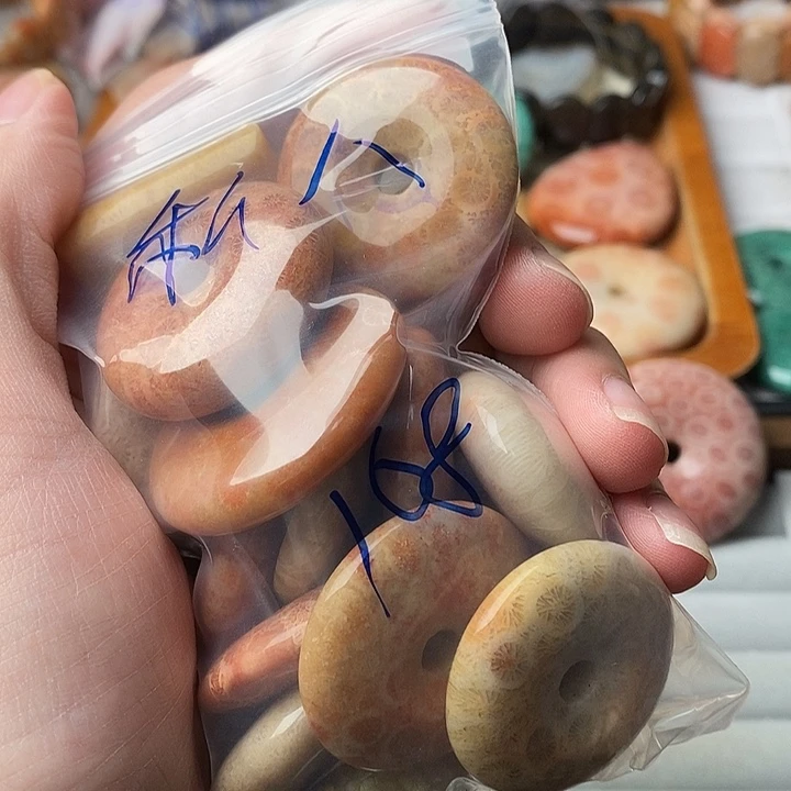私***君硅化玉未镶嵌颈饰