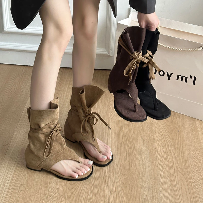 美拉德风粗跟流苏夹趾凉靴女2025夏季新款度假风短靴镂空夹脚凉鞋