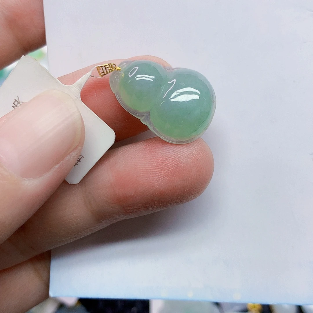 颈饰18K金镶嵌翡翠葫芦