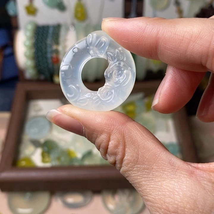 蛇纹石玉颈饰未镶嵌