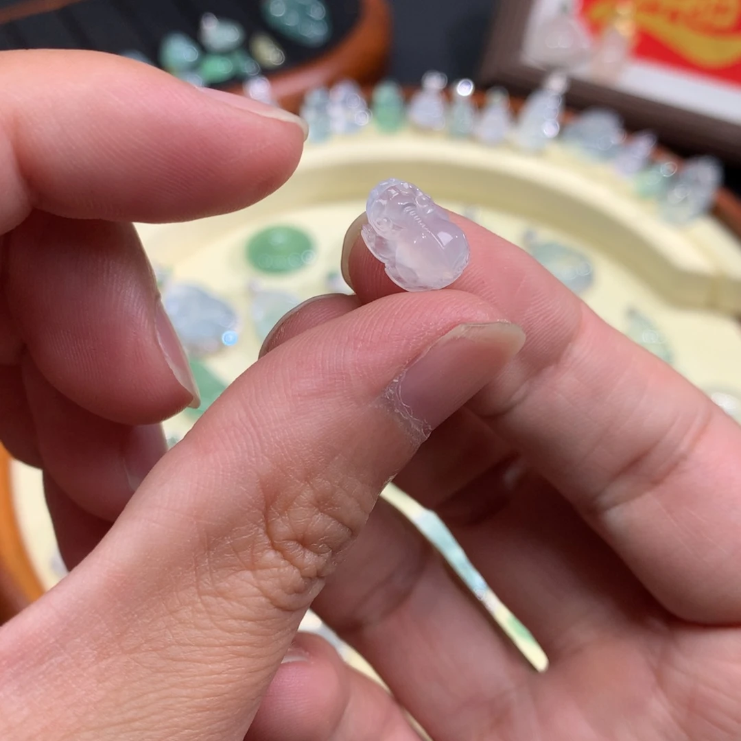 翡翠未镶嵌颈饰貔貅