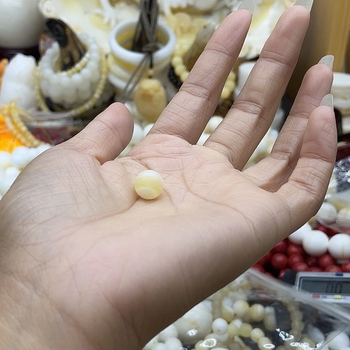 饼***o珠子的颜色是蓝色的