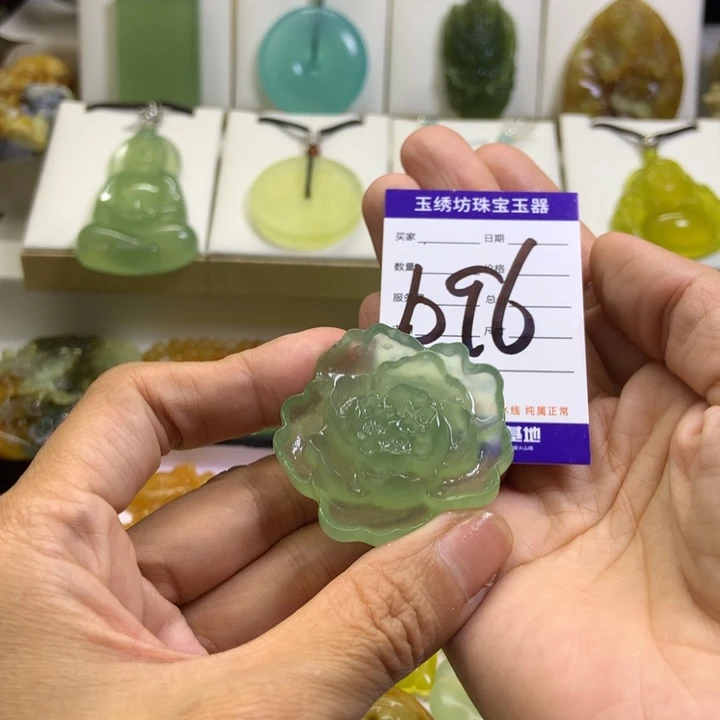【闪购商品】未镶嵌蛇纹石玉颈饰自****鱼