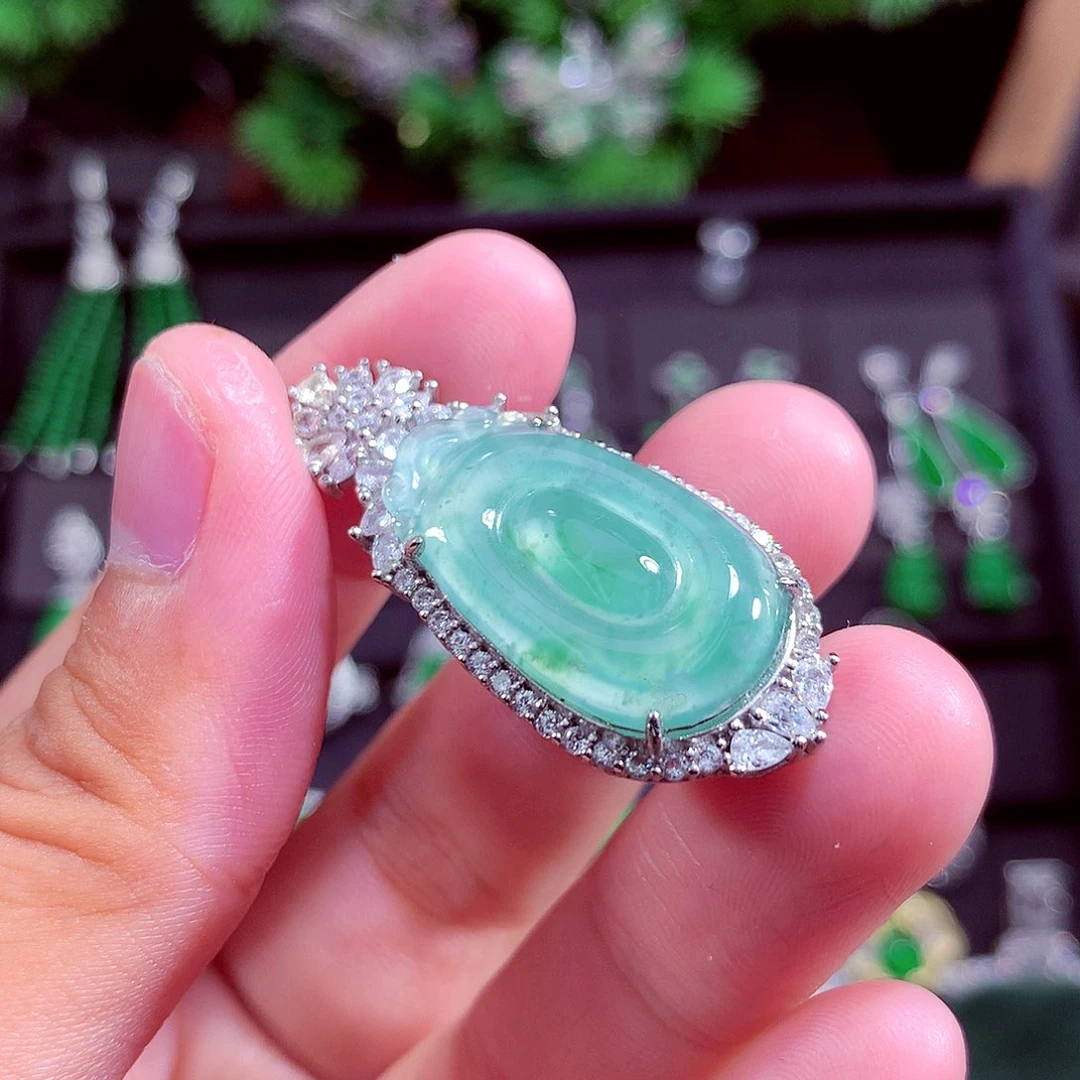 颈饰未镶嵌翡翠天然