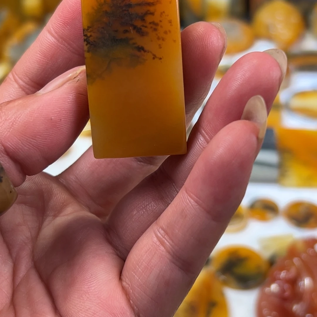 合金石英质玉（黄龙玉）颈饰