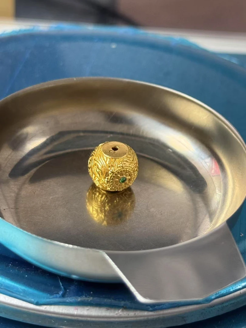 足金文玩配饰5.53克，附加20