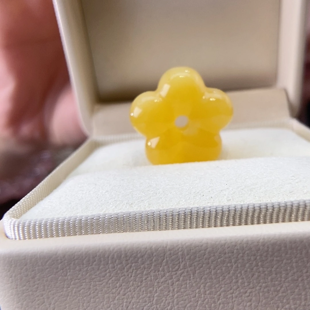 琥珀颈饰未镶嵌花花