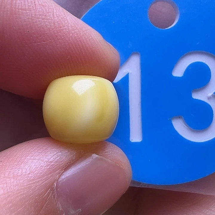 未镶嵌蜜蜡裸石10.4m m