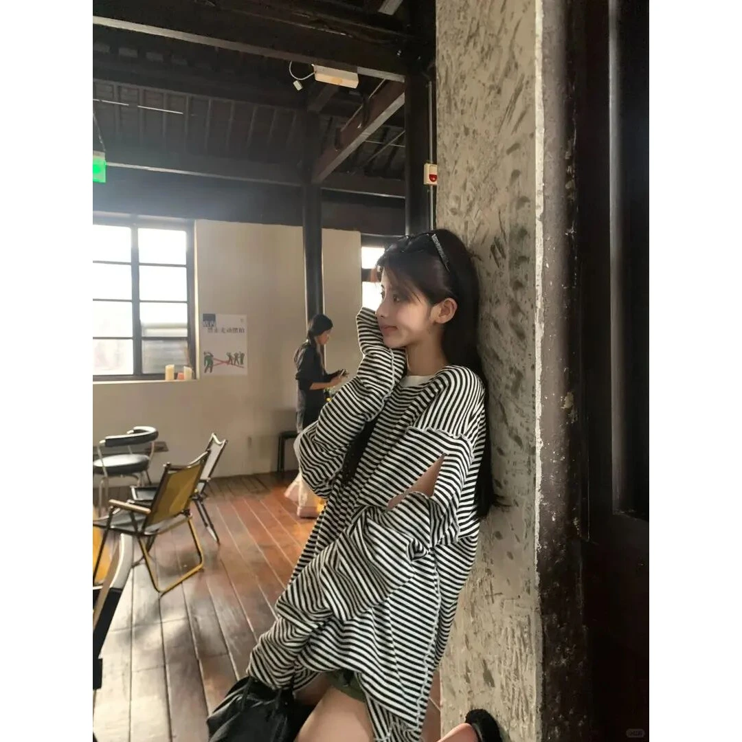 2025秋季新款撞色长袖针织上衣女设计感宽松显瘦套头时尚圆领T恤