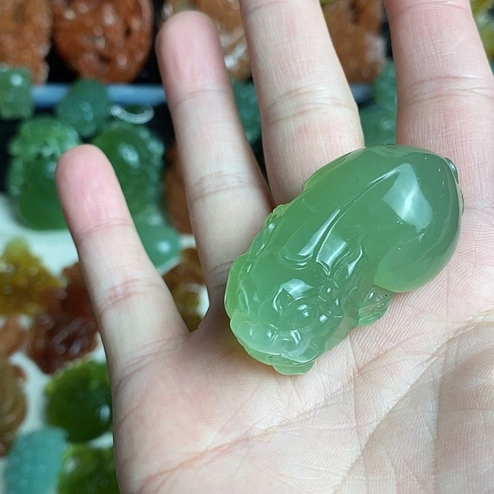 未镶嵌蛇纹石玉颈饰