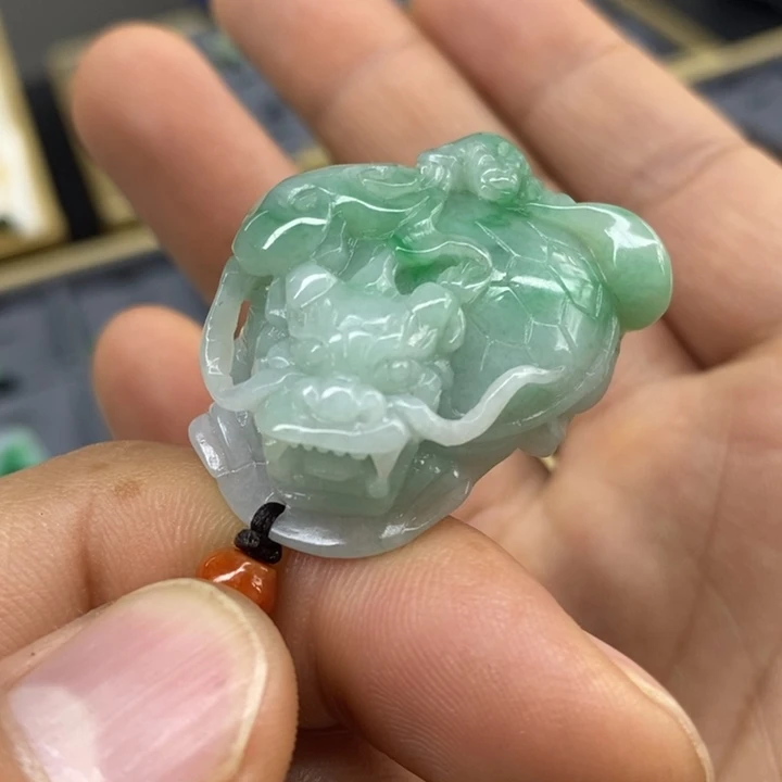 翡翠颈饰未镶嵌吊坠