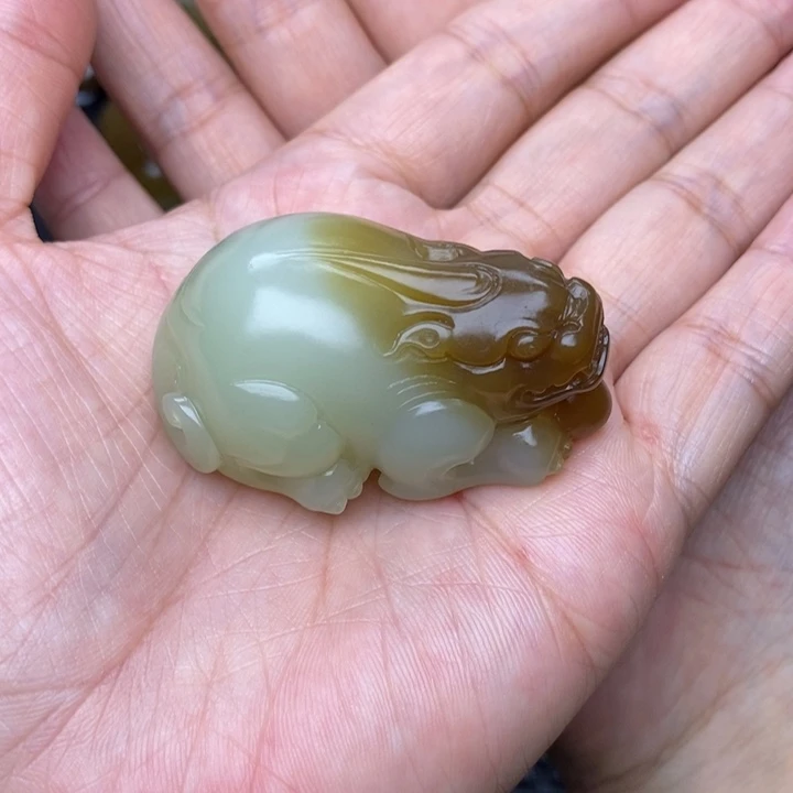 和田玉未镶嵌颈饰小*儿
