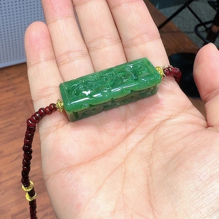 兔***姐和田玉未镶嵌颈饰