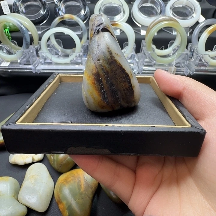 和田玉未镶嵌把件170克