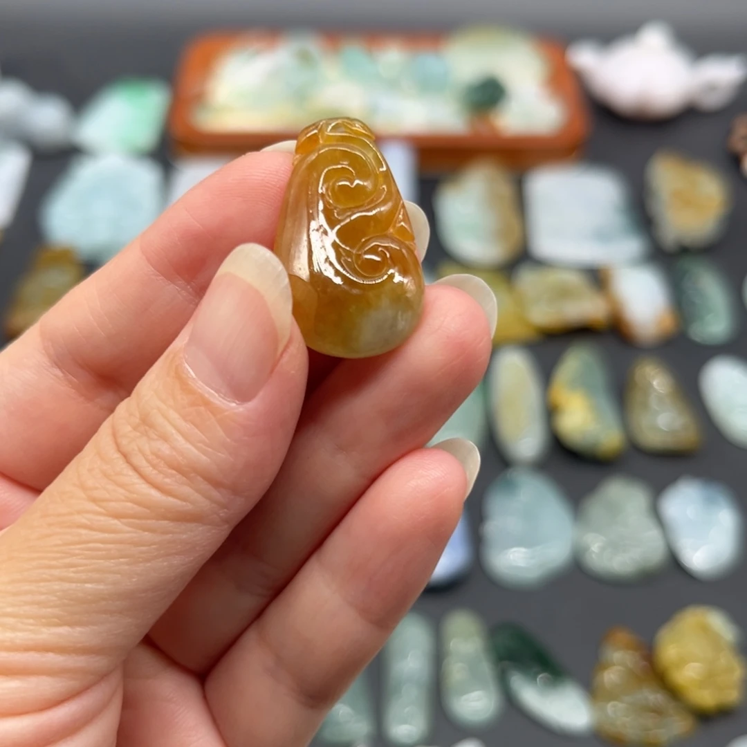 颈饰未镶嵌翡翠如意