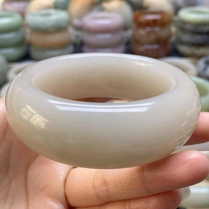 石英岩玉手镯未镶嵌