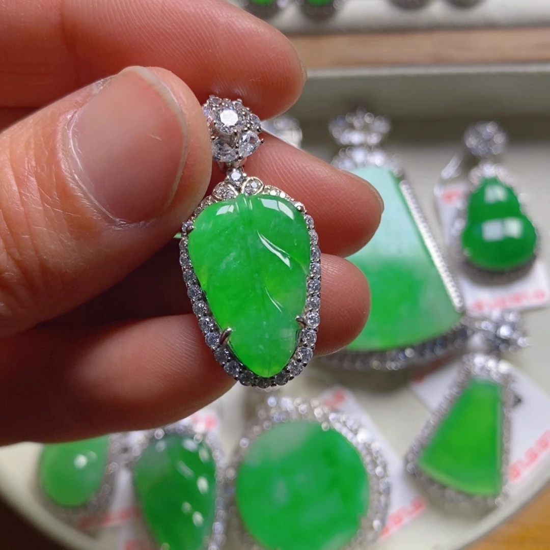 翡翠颈饰银S925镶嵌树叶吊坠