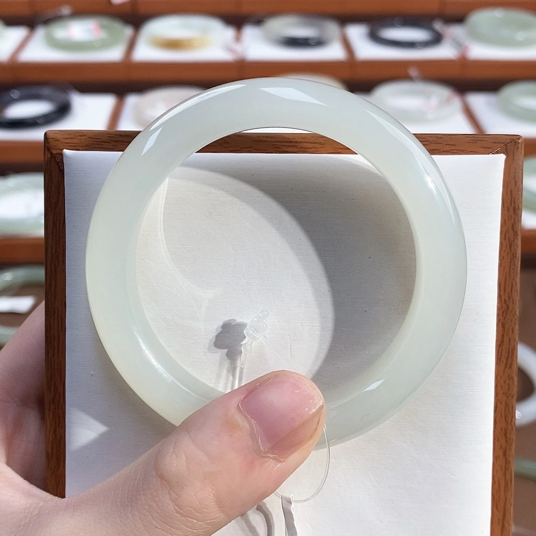 和田玉手镯未镶嵌怡