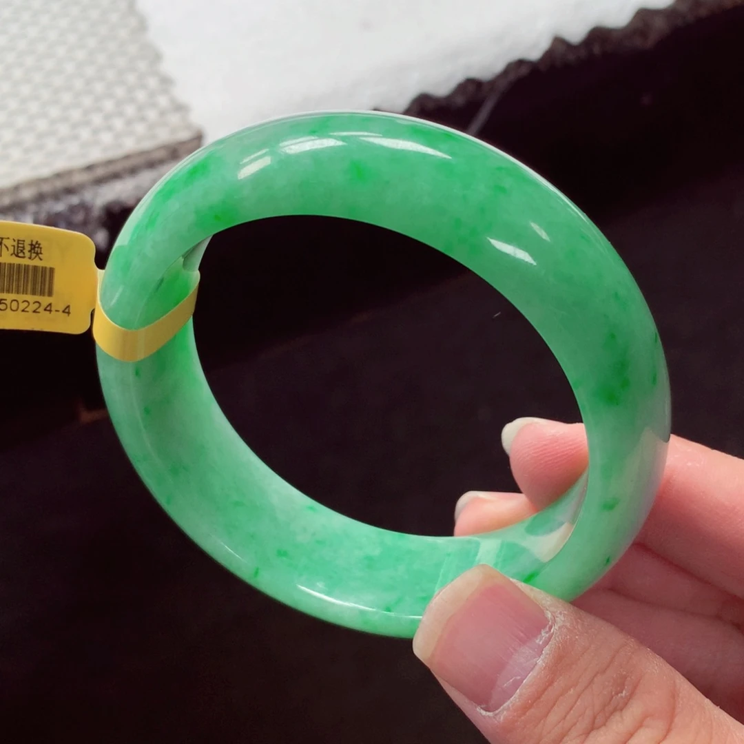 翡翠手镯未镶嵌缅甸