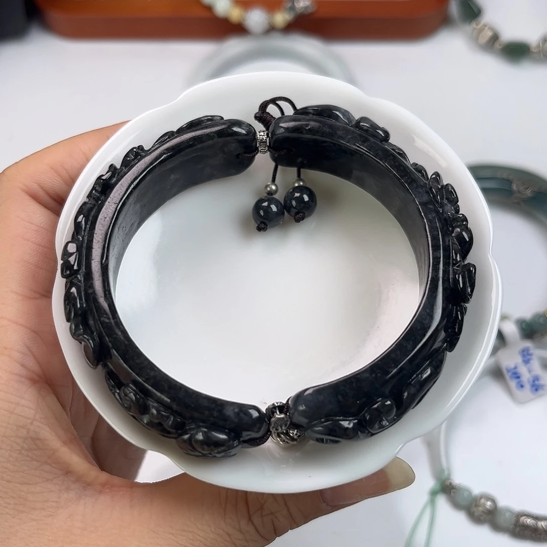 翡翠吊坠(不含链)未镶嵌猛****。