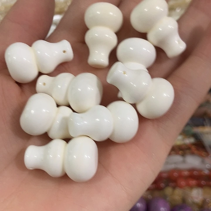 一颗高级贝壳玉华葫芦吊坠