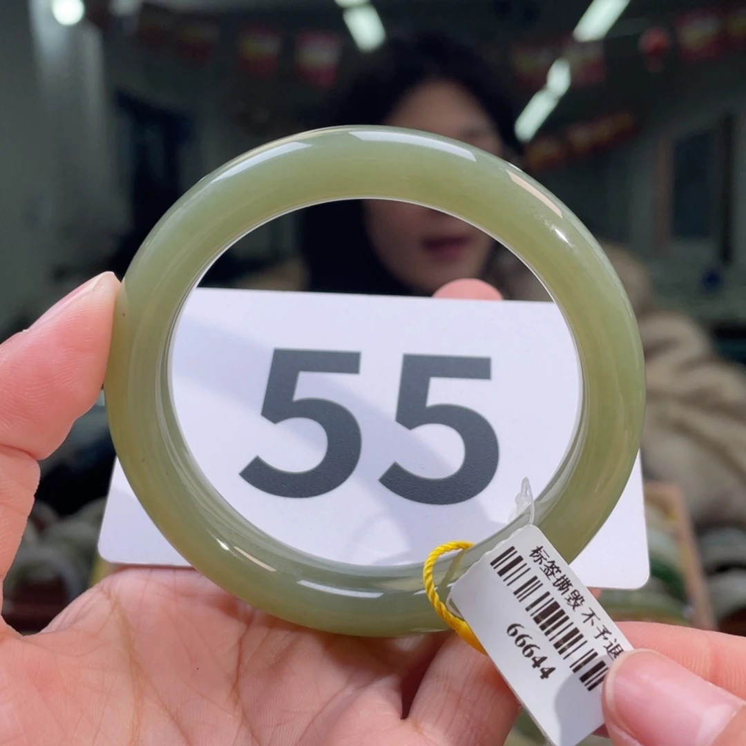 和田玉手镯未镶嵌色纹