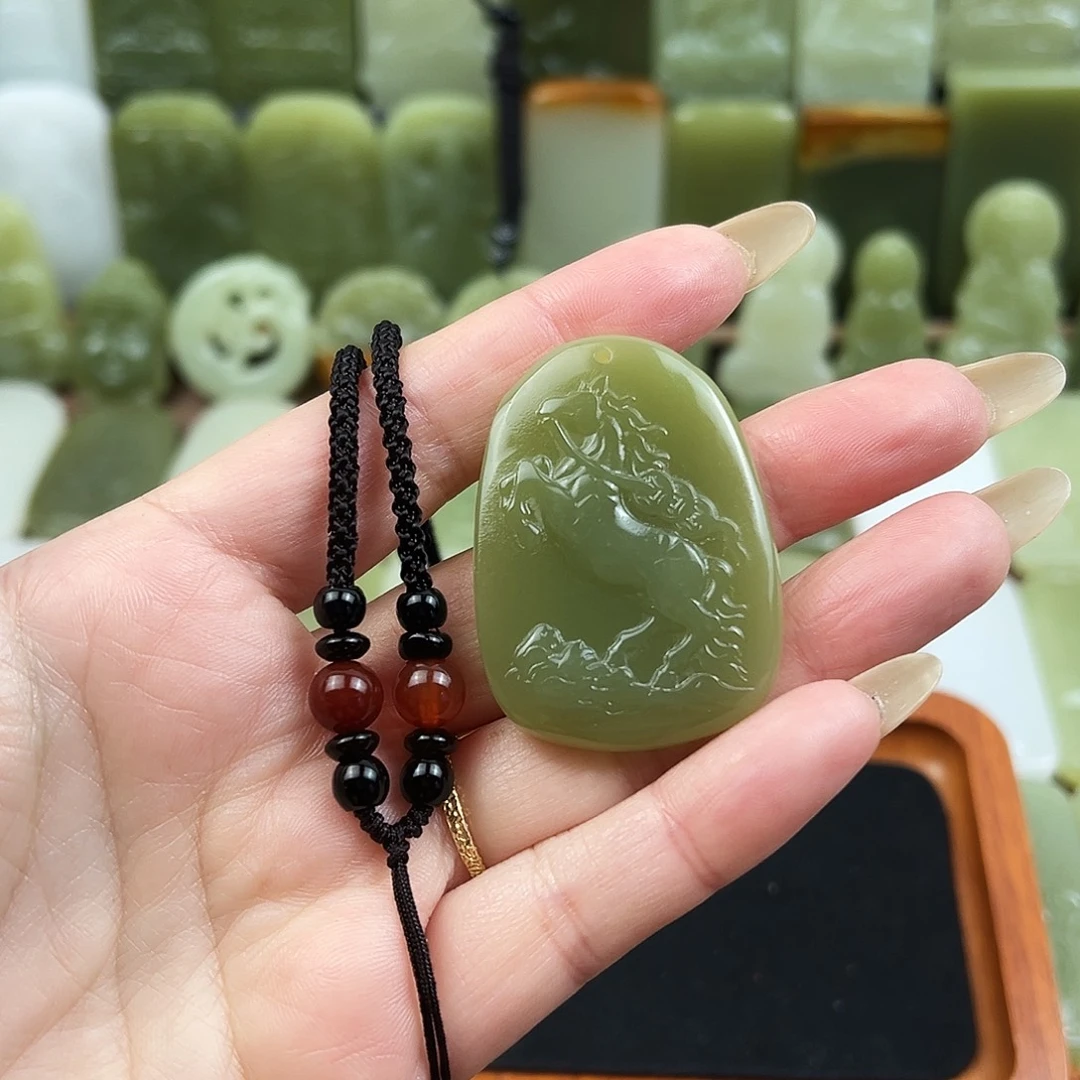 石英质玉未镶嵌颈饰