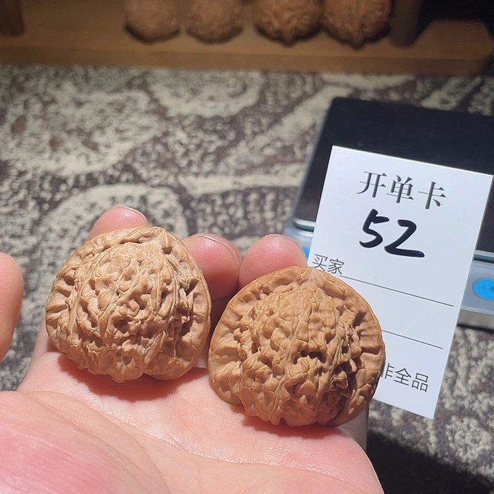 桃核吊坠白狮子核桃