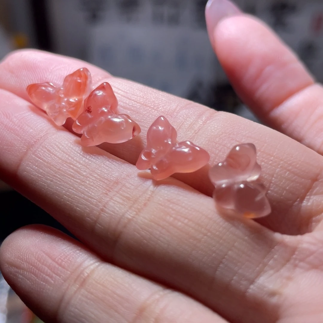 南红玛瑙未镶嵌挂件小蝴蝶
