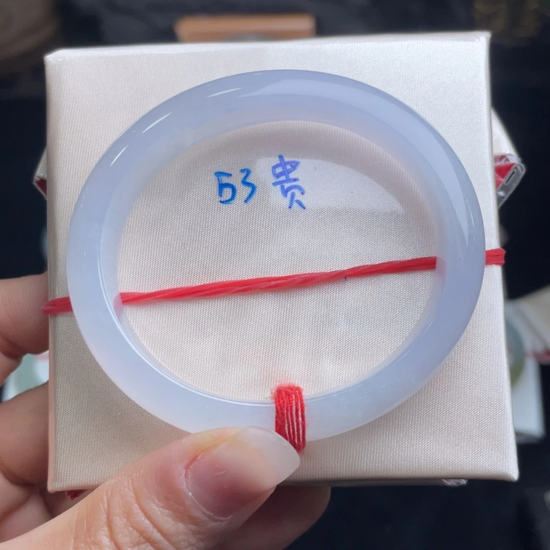 翡翠手镯未镶嵌翡翠