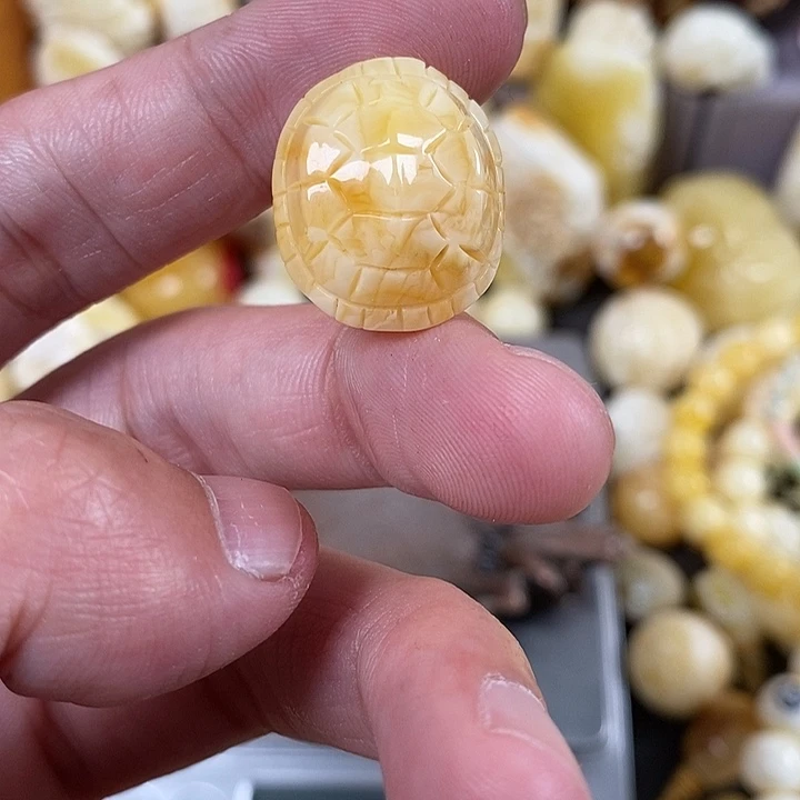 琥珀裸石未镶嵌k**g我
