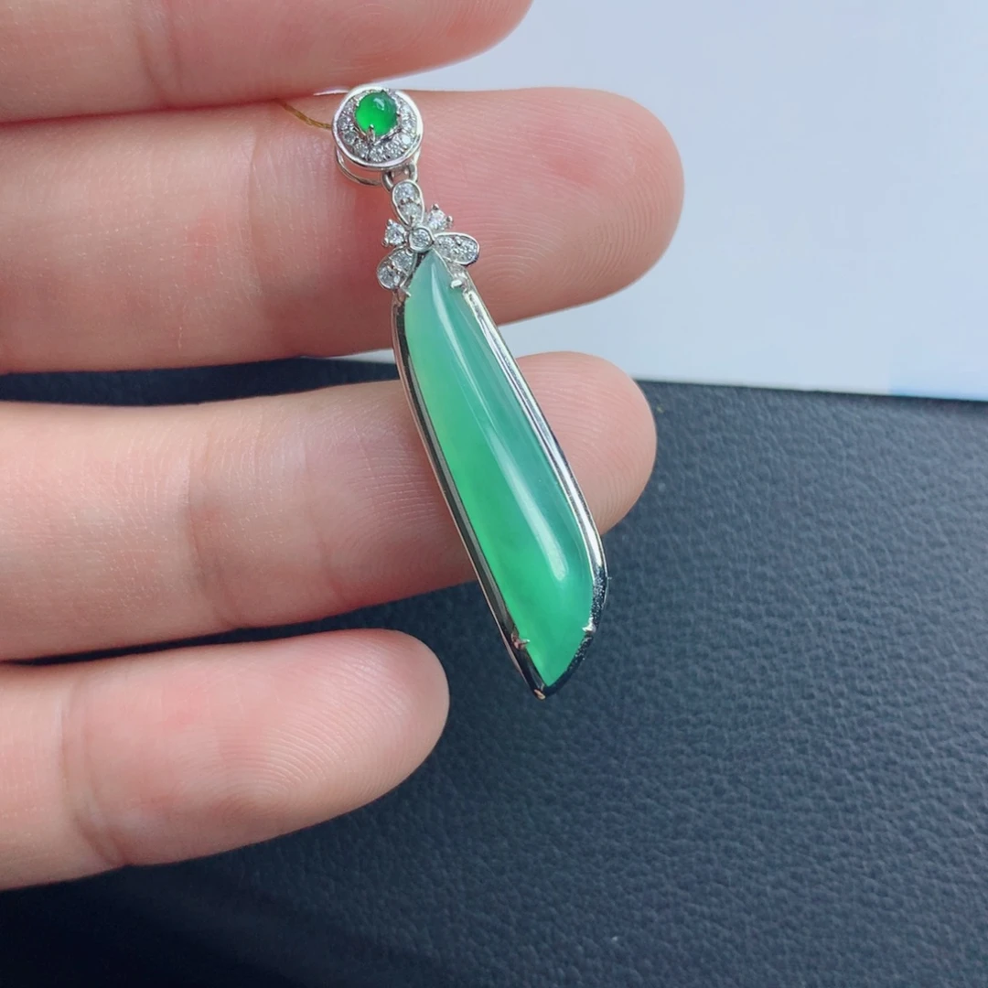 翡翠颈饰未镶嵌随行