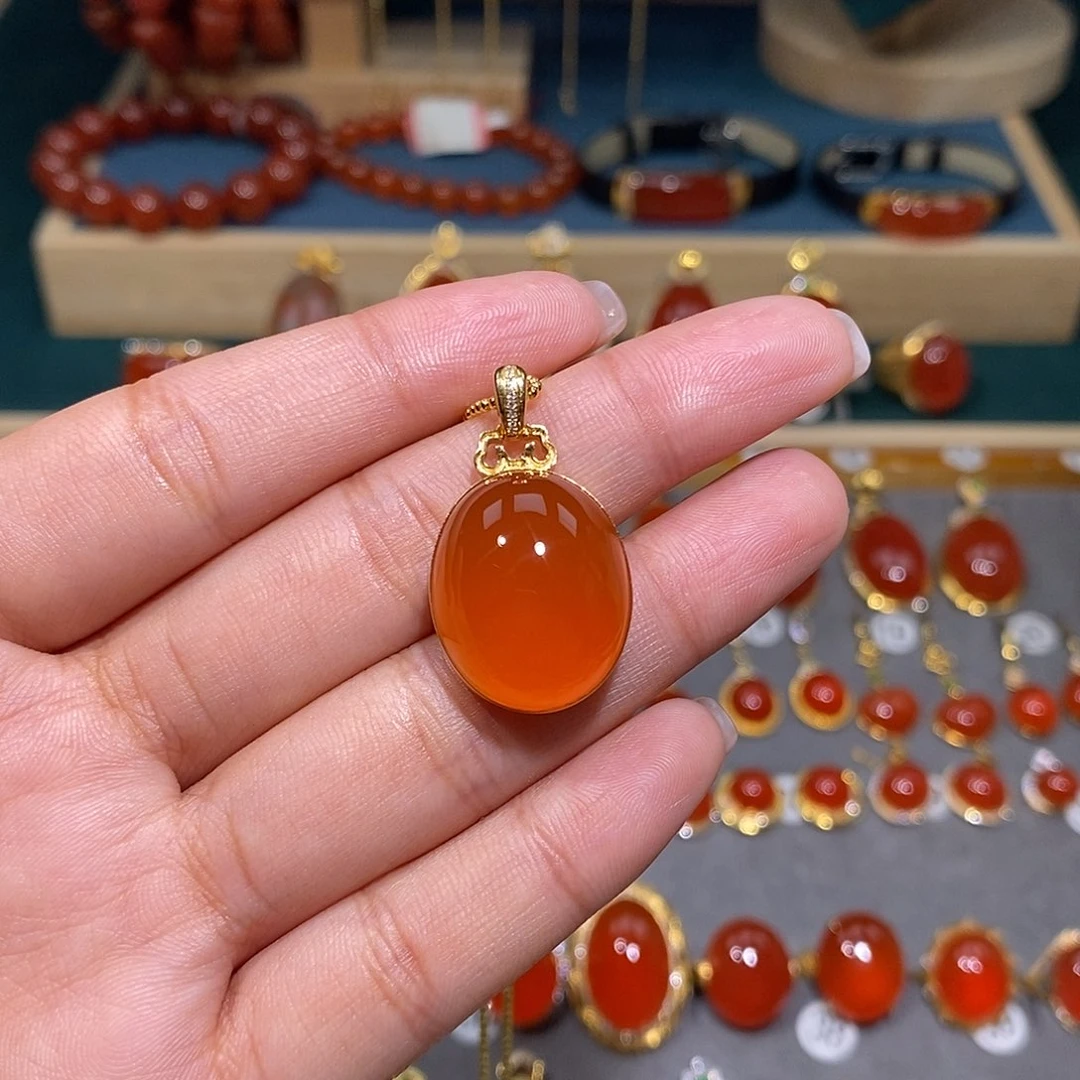 南红玛瑙18K金镶嵌颈饰