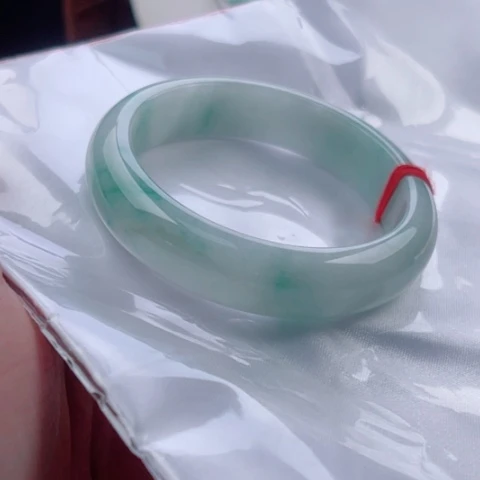 翡翠手镯未镶嵌?**?57.5有微瑕一处生长纹48小时鉴赏期