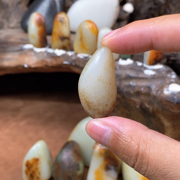 颈饰未镶嵌和田玉（糖玉）快***来