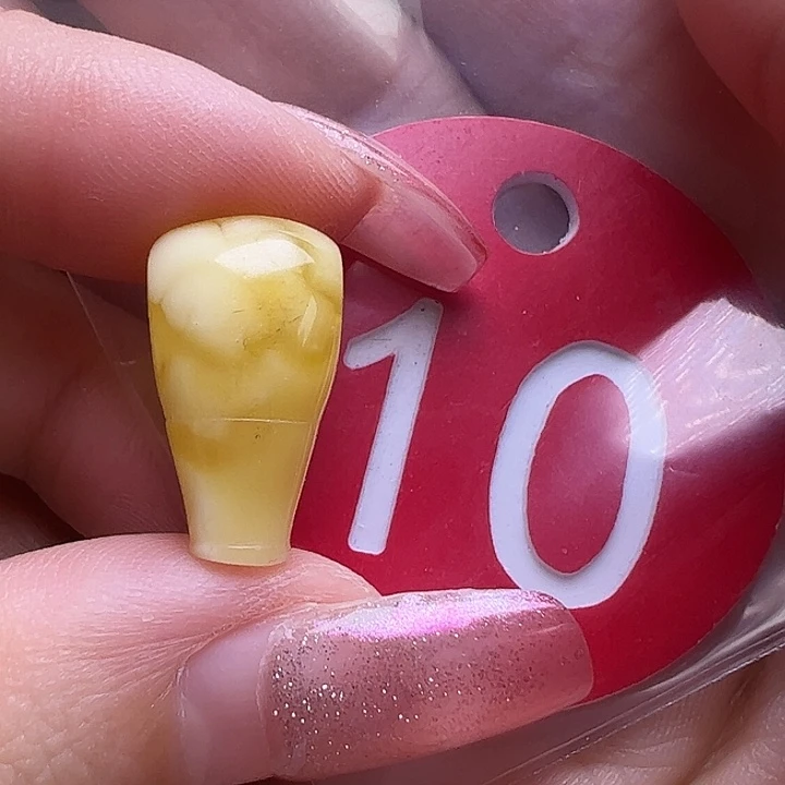 未镶嵌蜜蜡裸石微瑕9mm三通