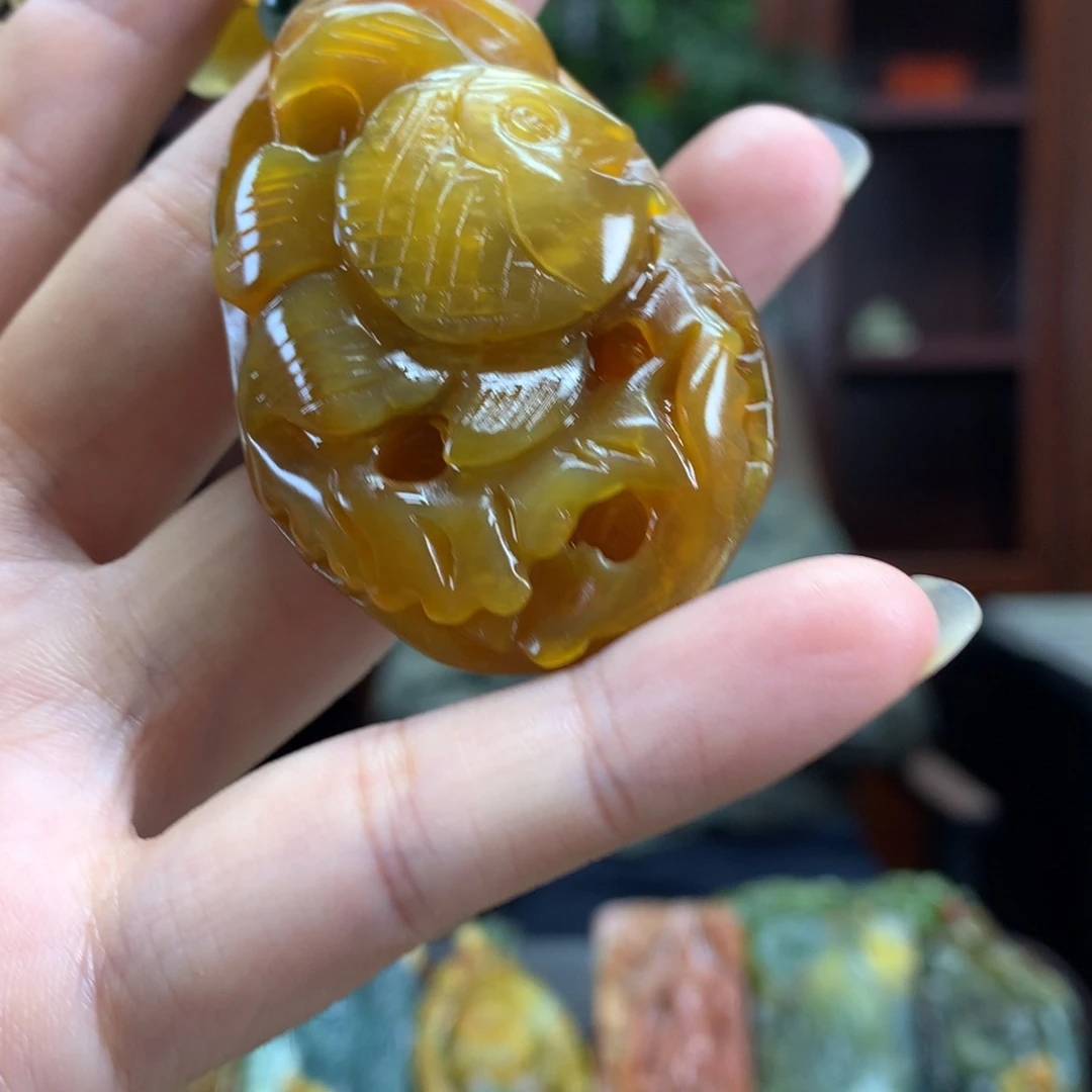 Z***店未镶嵌蛇纹石玉颈饰