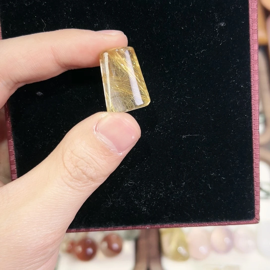 水晶手链未镶嵌饼****⁰一个发晶吊坠，需要打孔绳子